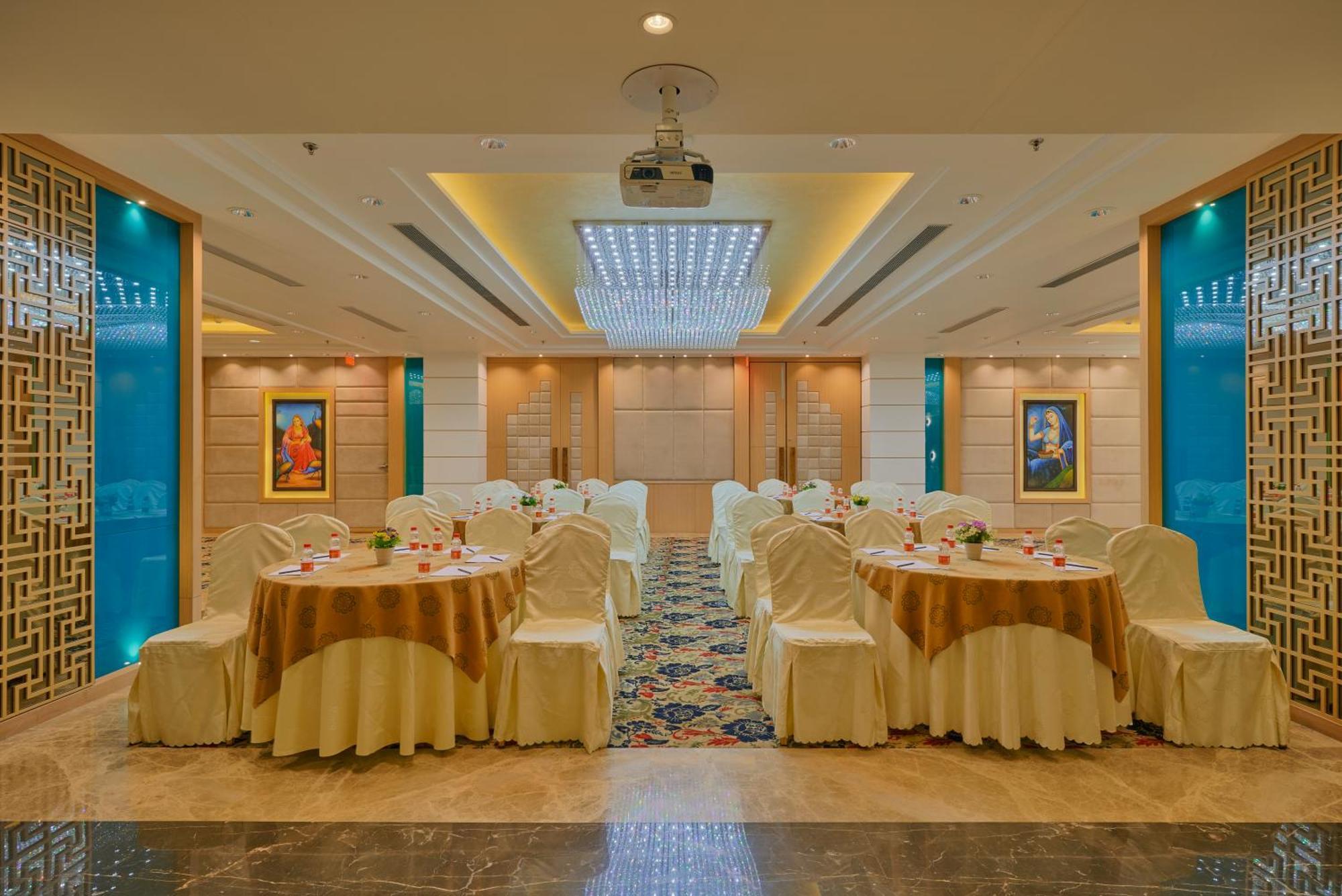 Skk Blu Hotel & Spa Udaipur Eksteriør billede